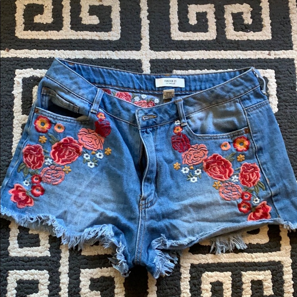 Forever 21 embroidered denim shorts women size 30